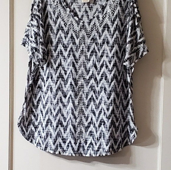 Cold Shoulder Top - Picture 2 of 9